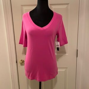 “Boscovs” Preswick & Moore Women’s V-Neck Crew Tee.